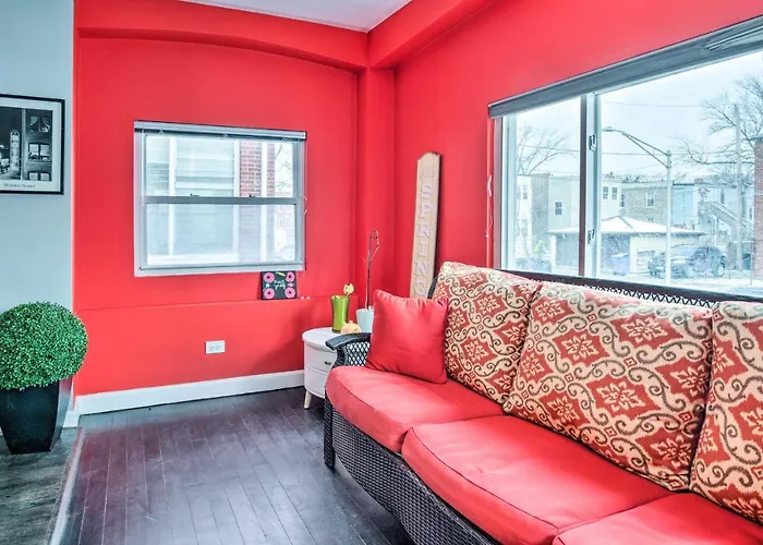 Quiet Townhome: Walk To Subway Stations *