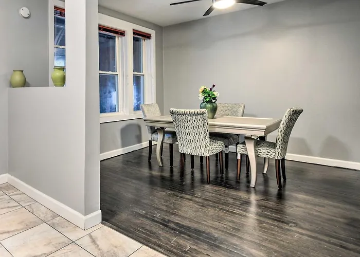Quiet Townhome: Walk To Subway Stations Holiday home