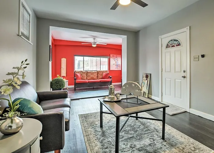 Quiet Townhome: Walk To Subway Stations Holiday home