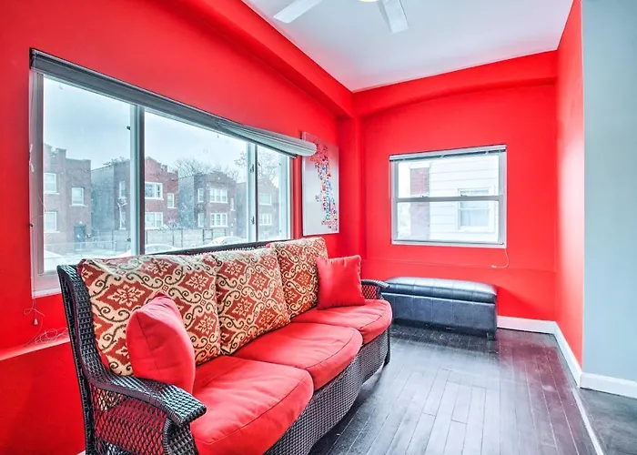 Quiet Townhome: Walk To Subway Stations *