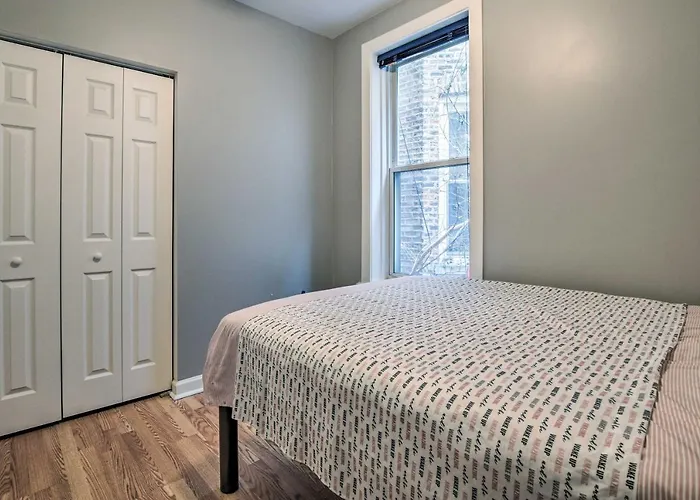 Quiet Townhome: Walk To Subway Stations * Chicago
