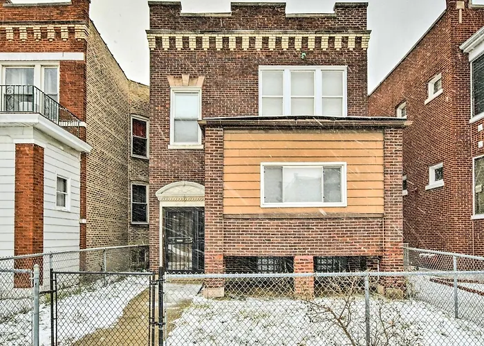 Quiet Townhome: Walk To Subway Stations *